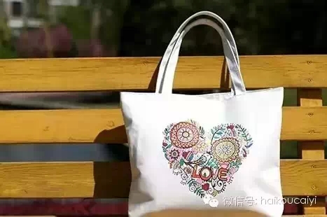 "我为妈妈手绘爱的棉布袋"——母亲节特别课程(图)